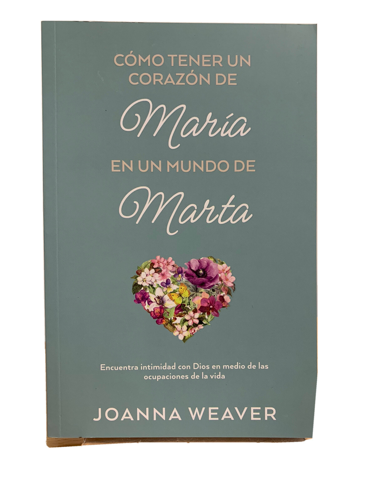 Como Tener un Corazón de María en un Mundo de Marta by Joanna Weaver (2022 nueva