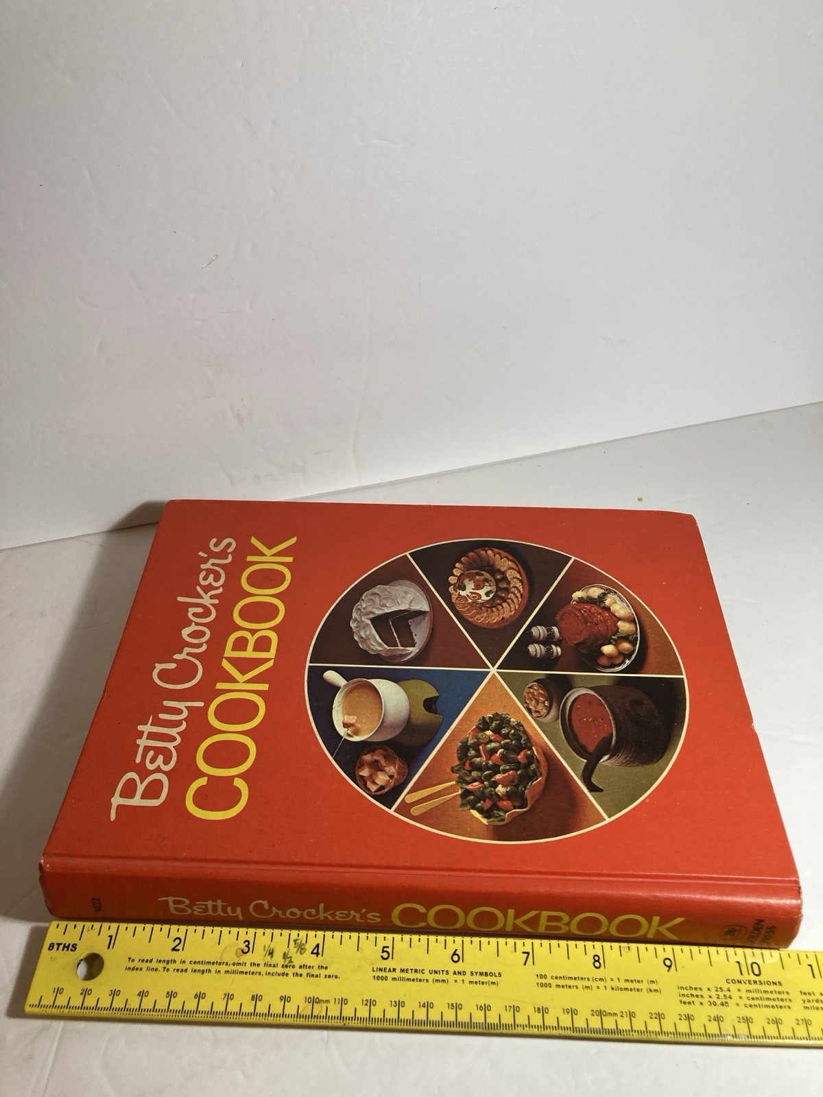 Vintage Betty Crocker’s Cookbook 1974 Tight Binding 480 Pages HC