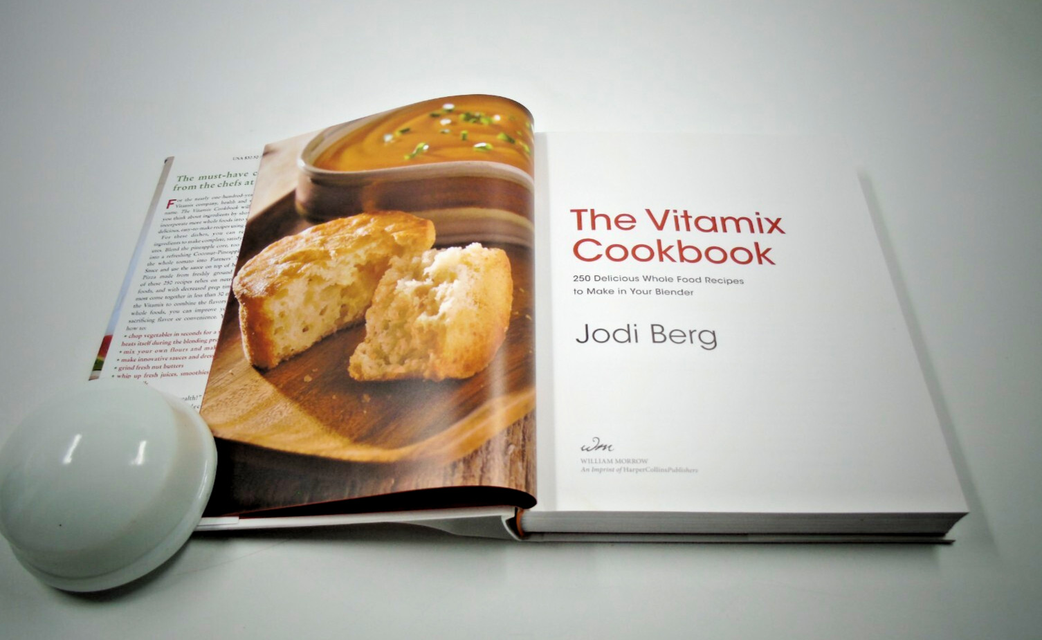 The Vitamix Cookbook: Over 200 delicious whole food recipes By Jody Berg 1st Ed
