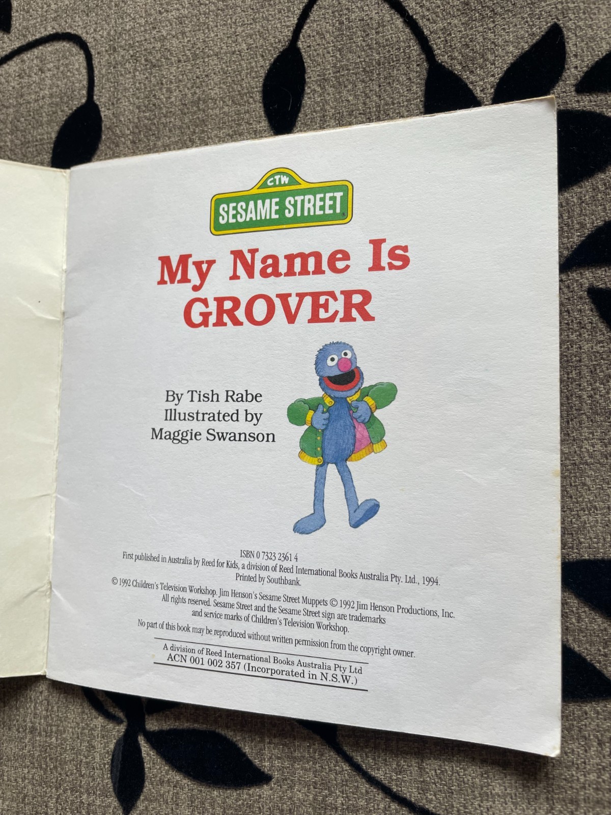 SESAME STREET. MY NAME IS GROVER. TISH RABE. 1994 – 15 BY 14CM. PAPERBACK.