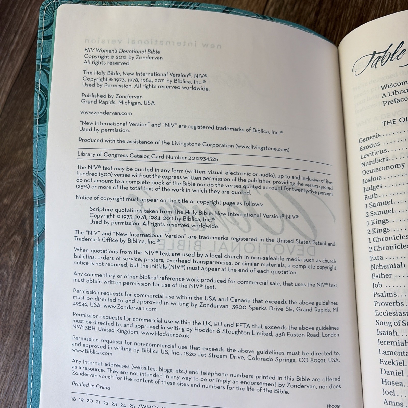 NIV Women’s Devotional Bible Large Print Leathersoft Teal by Zondervan