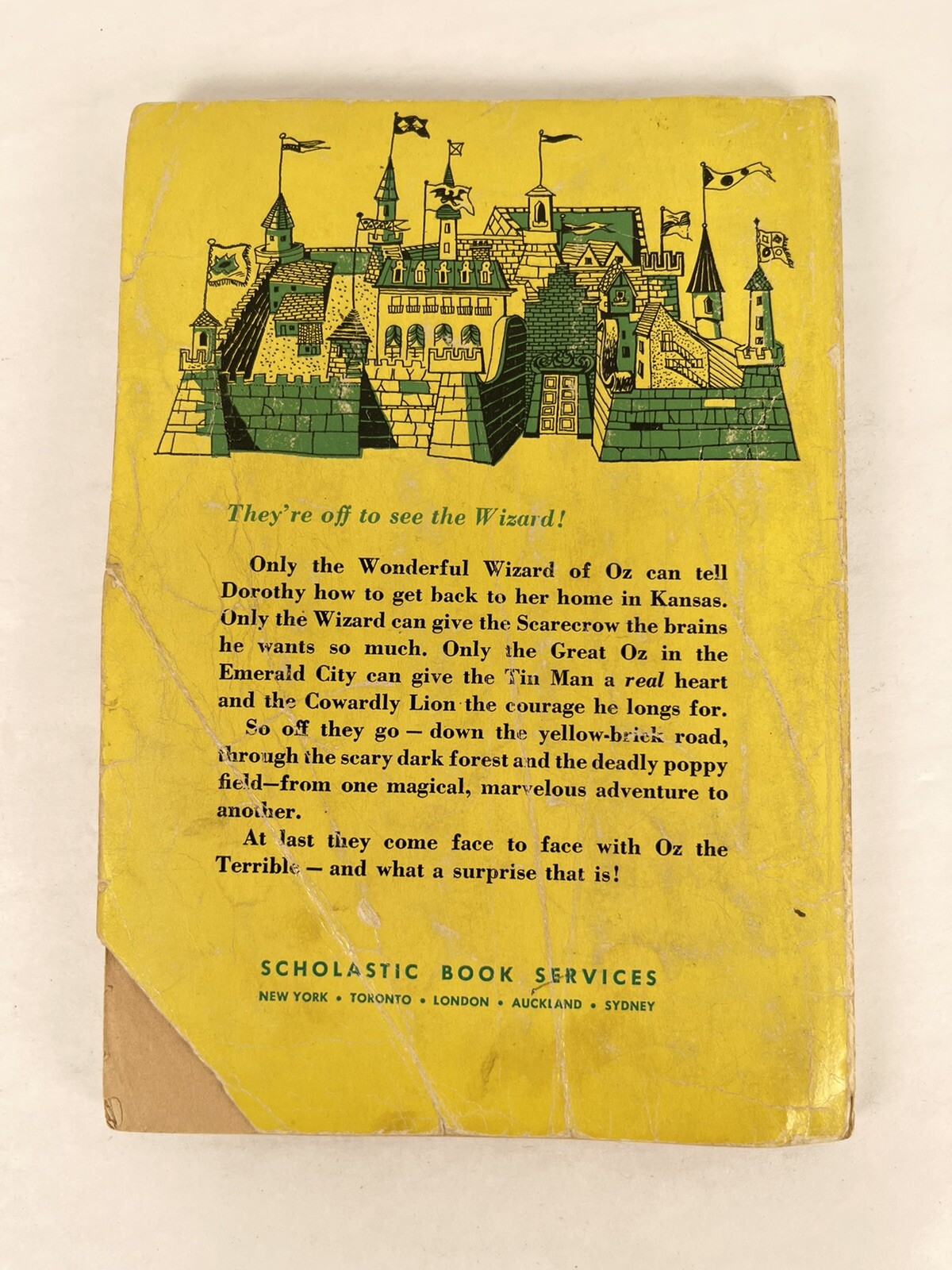 Wizard of Oz Paperback Book 1968, Printed in the USA, 156 pages 7.75×5″