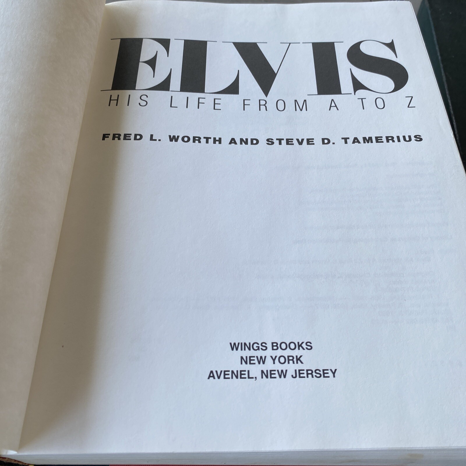 „Elvis His Life From A to Z“ 620 pages. By Fred Worth, Steve Tamerius HC B88
