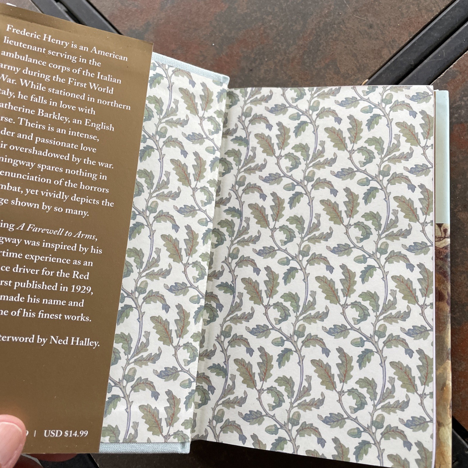 A Farewell to Arms (Macmillan Collector’s Library) by HEMINGWAY, Ernest.