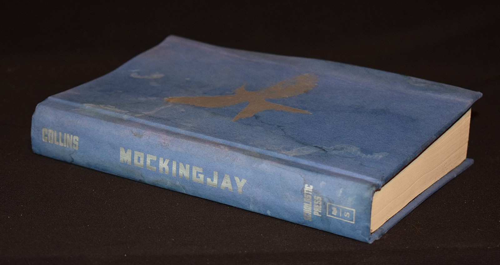 Mockingjay by Suzanne Collins [Book 3] ~ c 2010 ~ Pages 398 ~ Hardcover