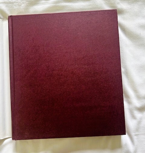 Book The Papacy by Paul Johnson 1997 Printed in Italy 10.5 x 11.5 x 1 in read