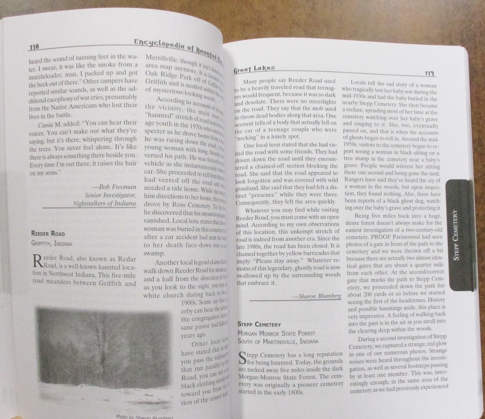 „Encyclopedia of Haunted Places“ Ghostly Locales -Trade Paperback (2005)