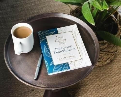 Jesus Calling: Practicing Thankfulness (Jesus Calling Bible Studies)
