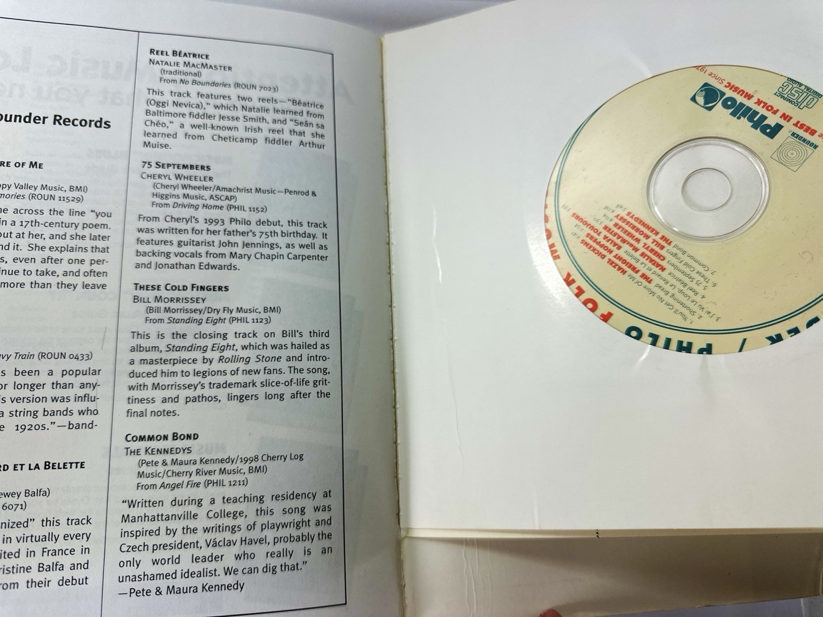 MusicHound Folk: The Essential Album Guide by Neal Walters W/CD
