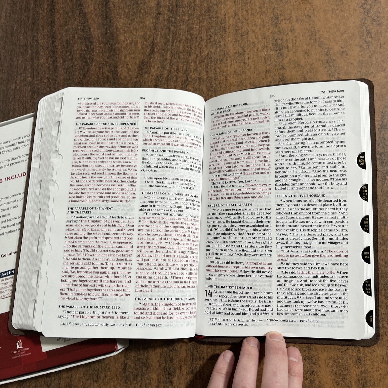 NKJV Large Print Thinline Bible Thumb Indexed- $134.99 Retail – Genuine Leather