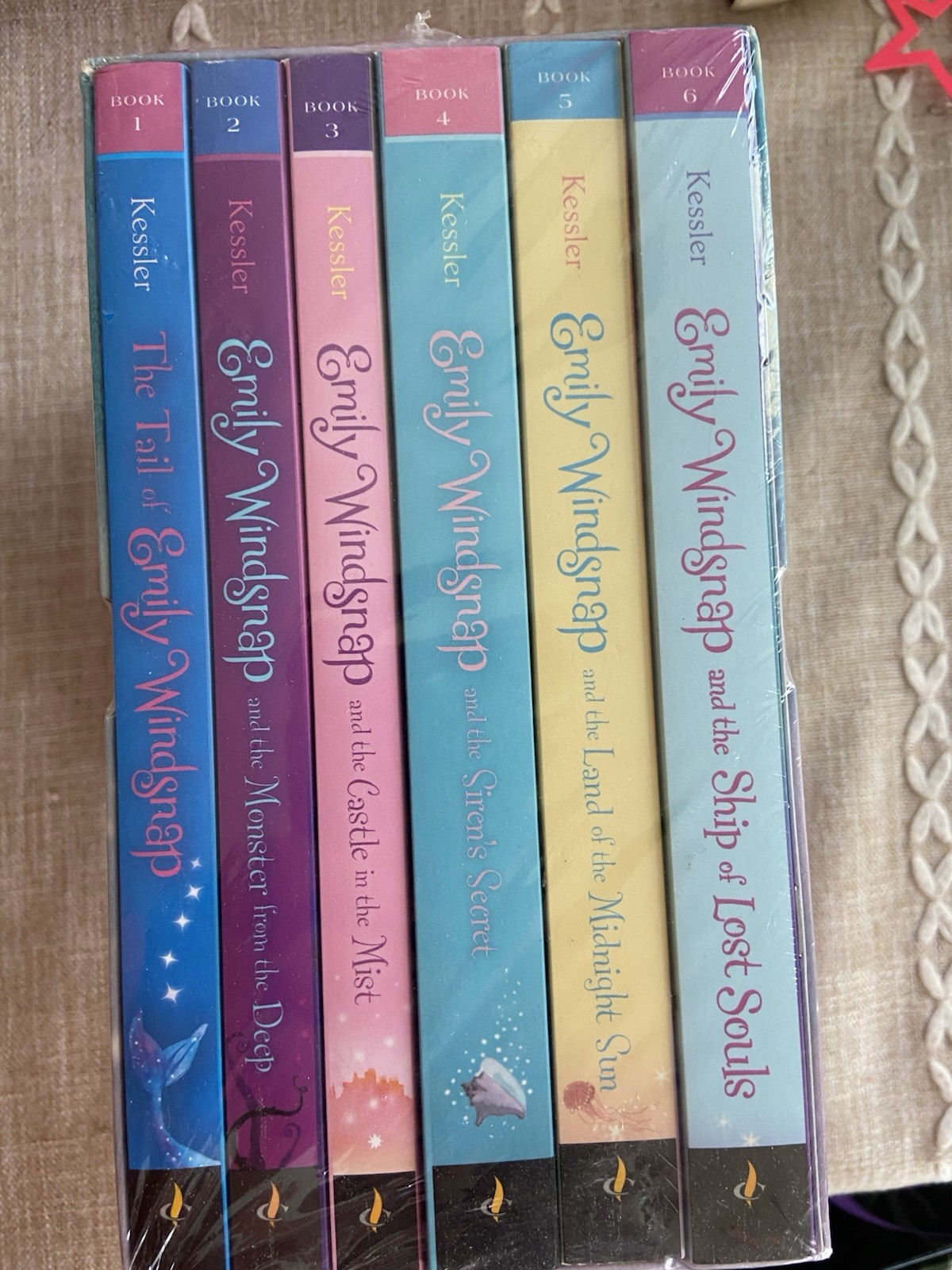 Emily Windsnap: Six Swishy Tails of Land and Sea : Books 1-6 by Liz Kessler