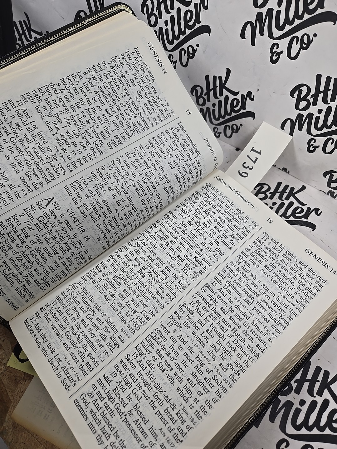 Holy Bible Reference Edition 1976 KJV Giant Print Thomas Nelson W/Bookmark
