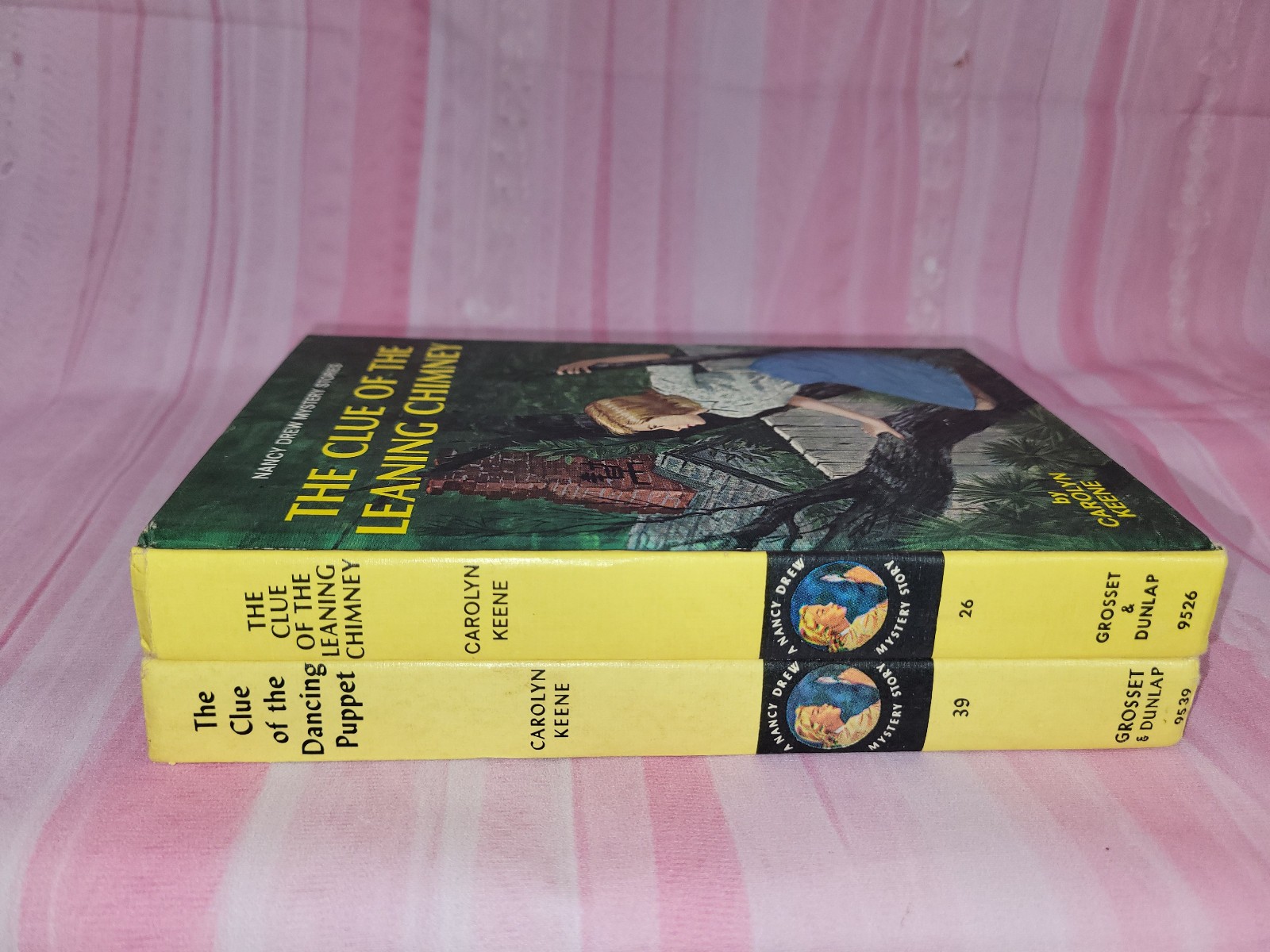 26 39 Nancy Drew Mystery Carolyn Keene Matte HC White End Pages Behind Tree