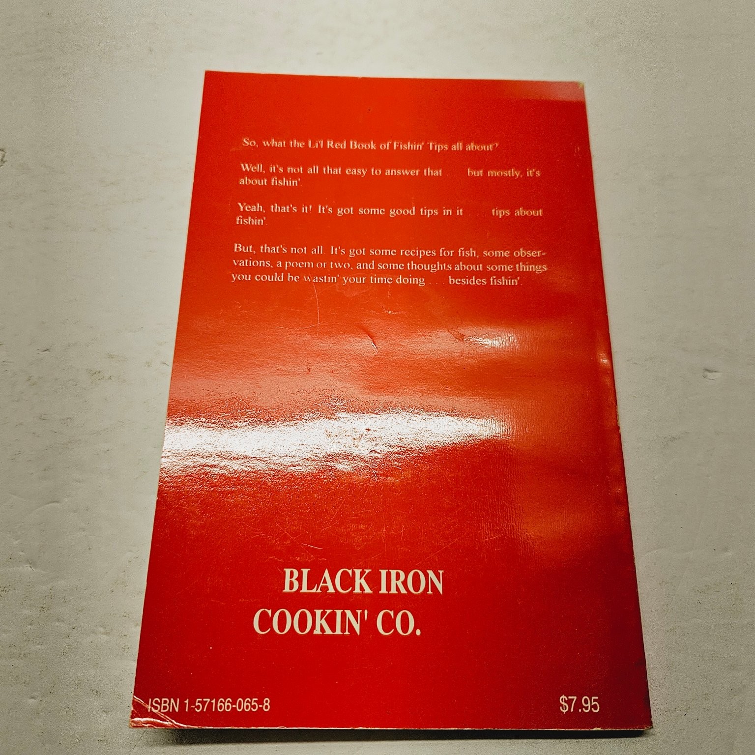 Fishing Humor Book – Li’l Red Book of Fishin‘ Tips – Tom Hollatz 1997 Pbk