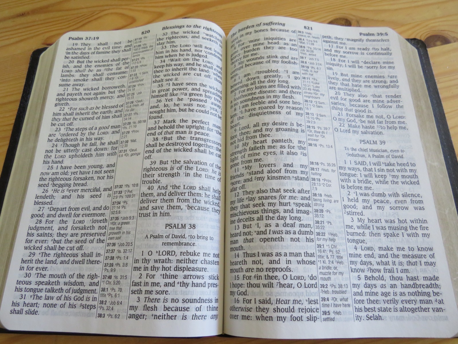 Zondervan Giant Print Center Column King James Reference Black Holy Bible