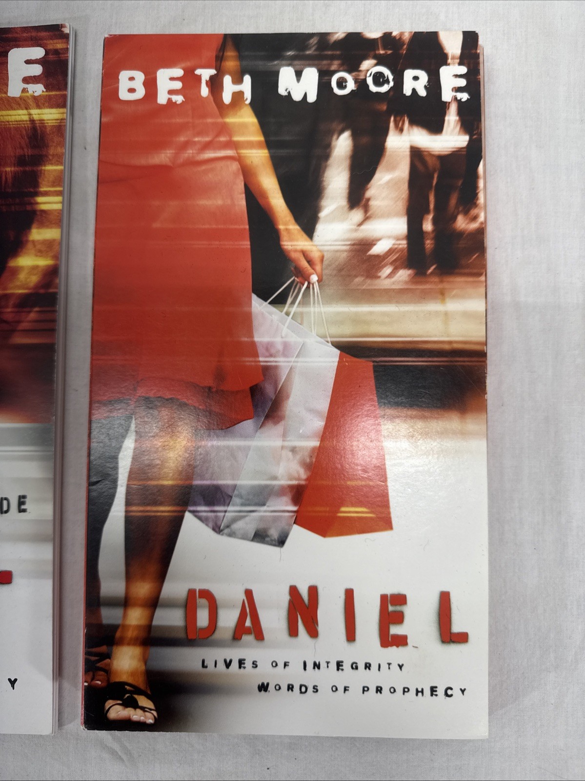 Daniel Lives of Integrity Words of Prophecy Beth Moore 6 DVDs And Leader Guide