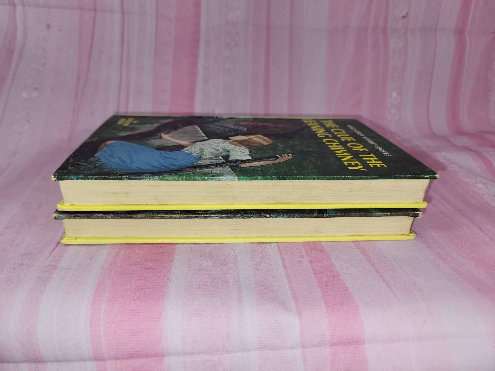 26 39 Nancy Drew Mystery Carolyn Keene Matte HC White End Pages Behind Tree