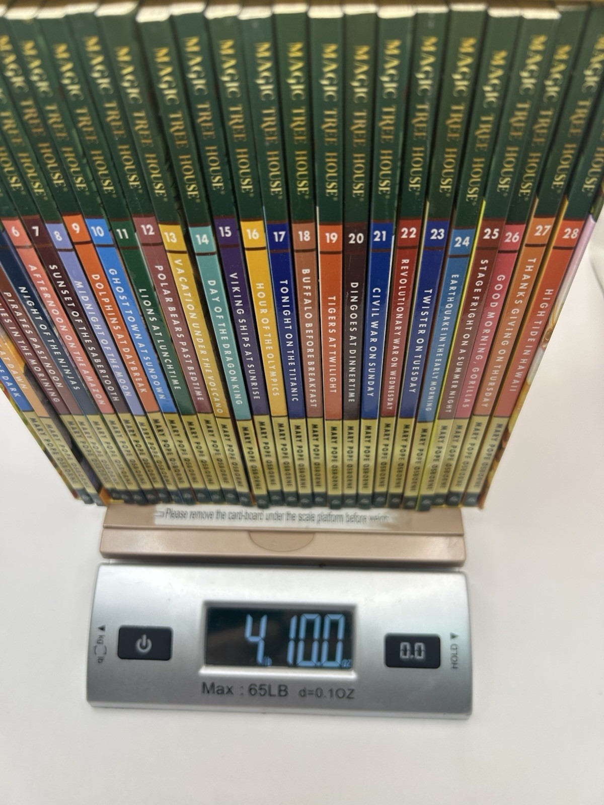 Magic Tree House Books 1-28 Boxed Set by Mary Pope Osborne (2008) English