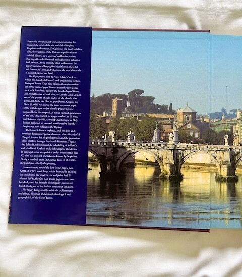 Book The Papacy by Paul Johnson 1997 Printed in Italy 10.5 x 11.5 x 1 in read