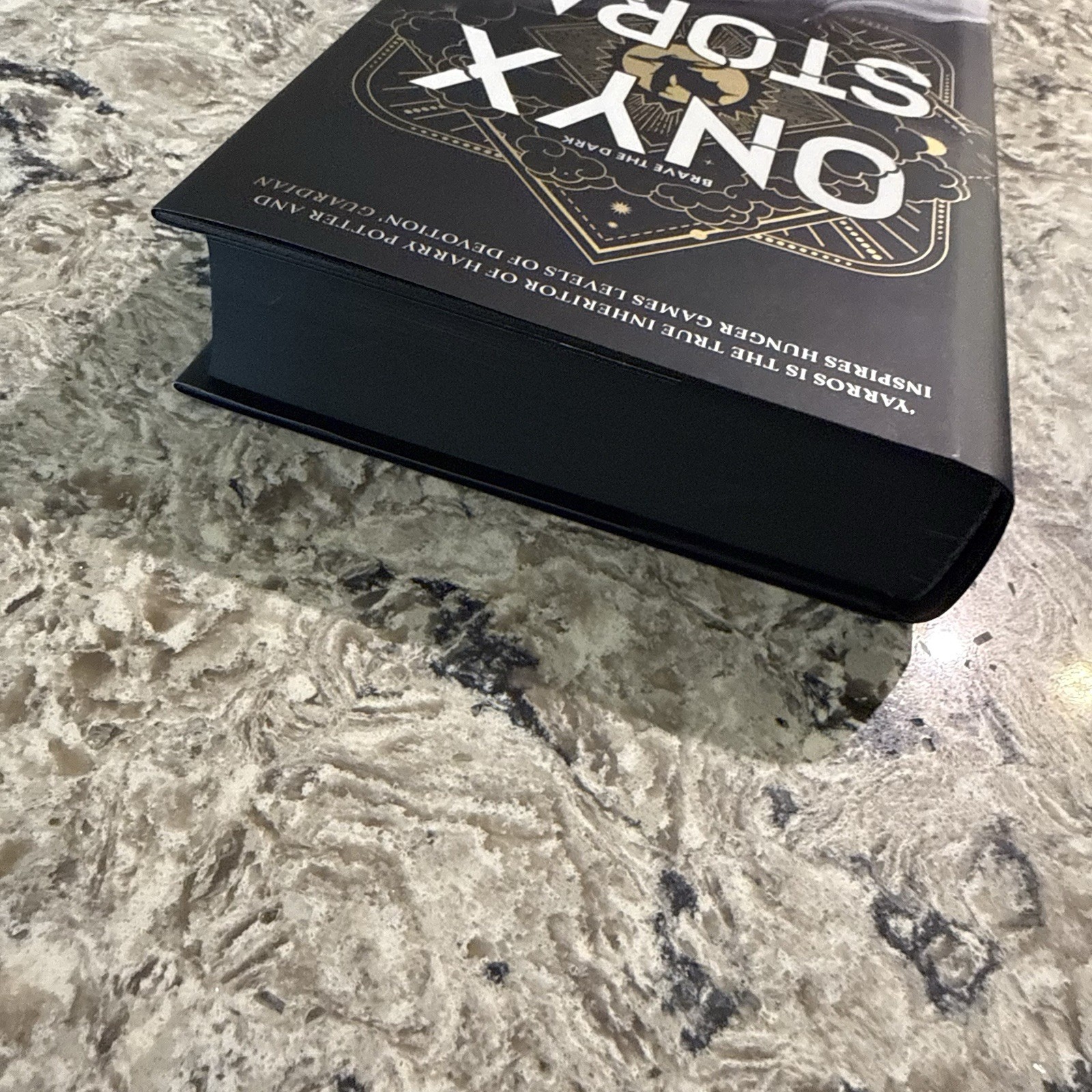 Fairyloot Onyx Storm Special Edition- Unsigned – Rebecca Yarros