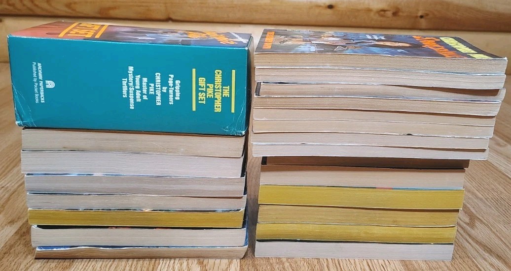 CHRISTOPHER PIKE 25 DIFFERENT BOOKS SPOOKSVILLE 1ST PRINTINGS BOX SET YA HORROR