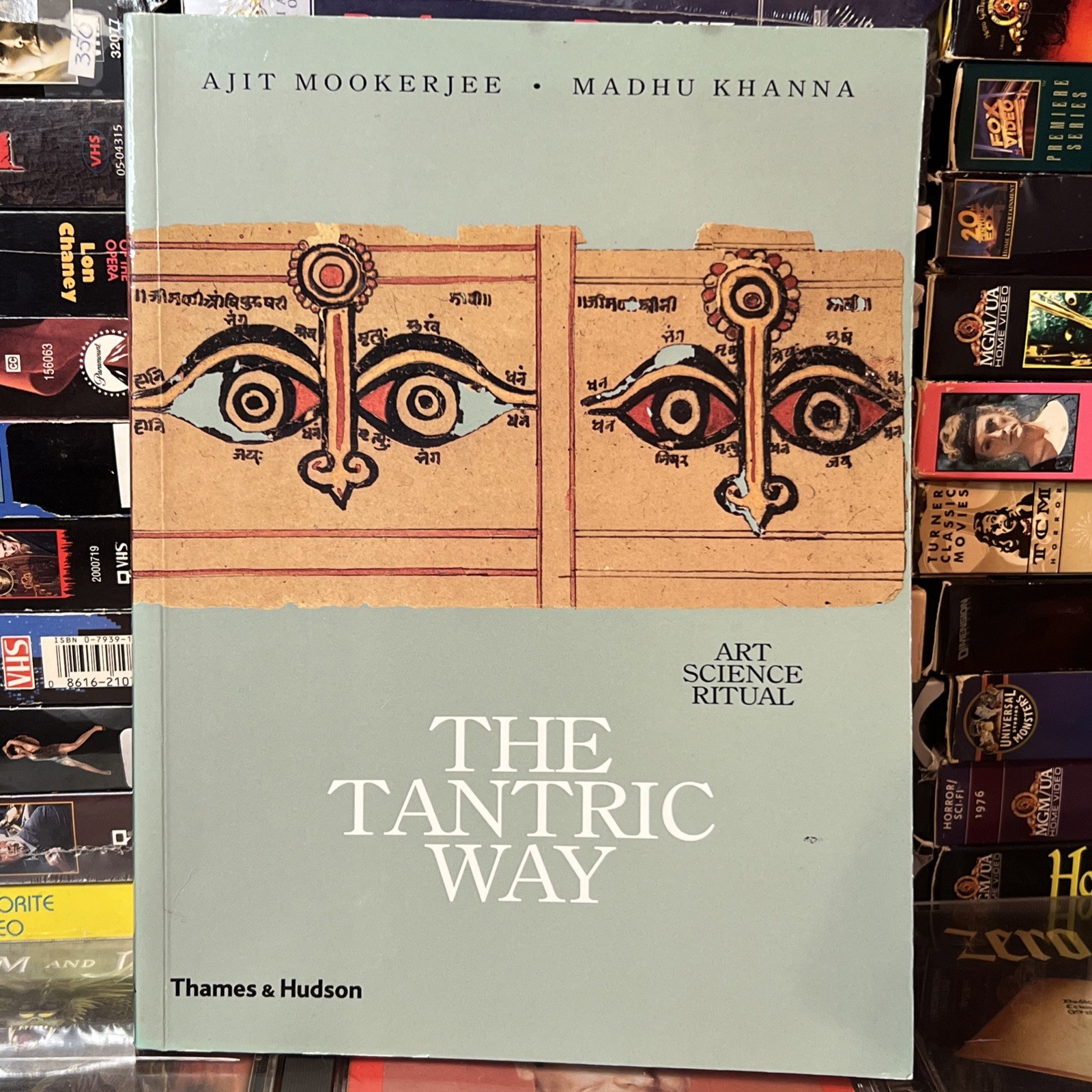 The Tantric Way Art Science Ritual by Ajit Mookerjee & Madhu Khanna Illustrated