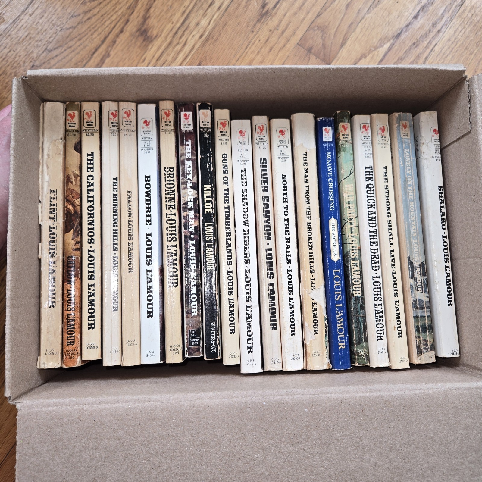 Lot Of 20 Louis L’Amour Western Paperbacks Vintage.