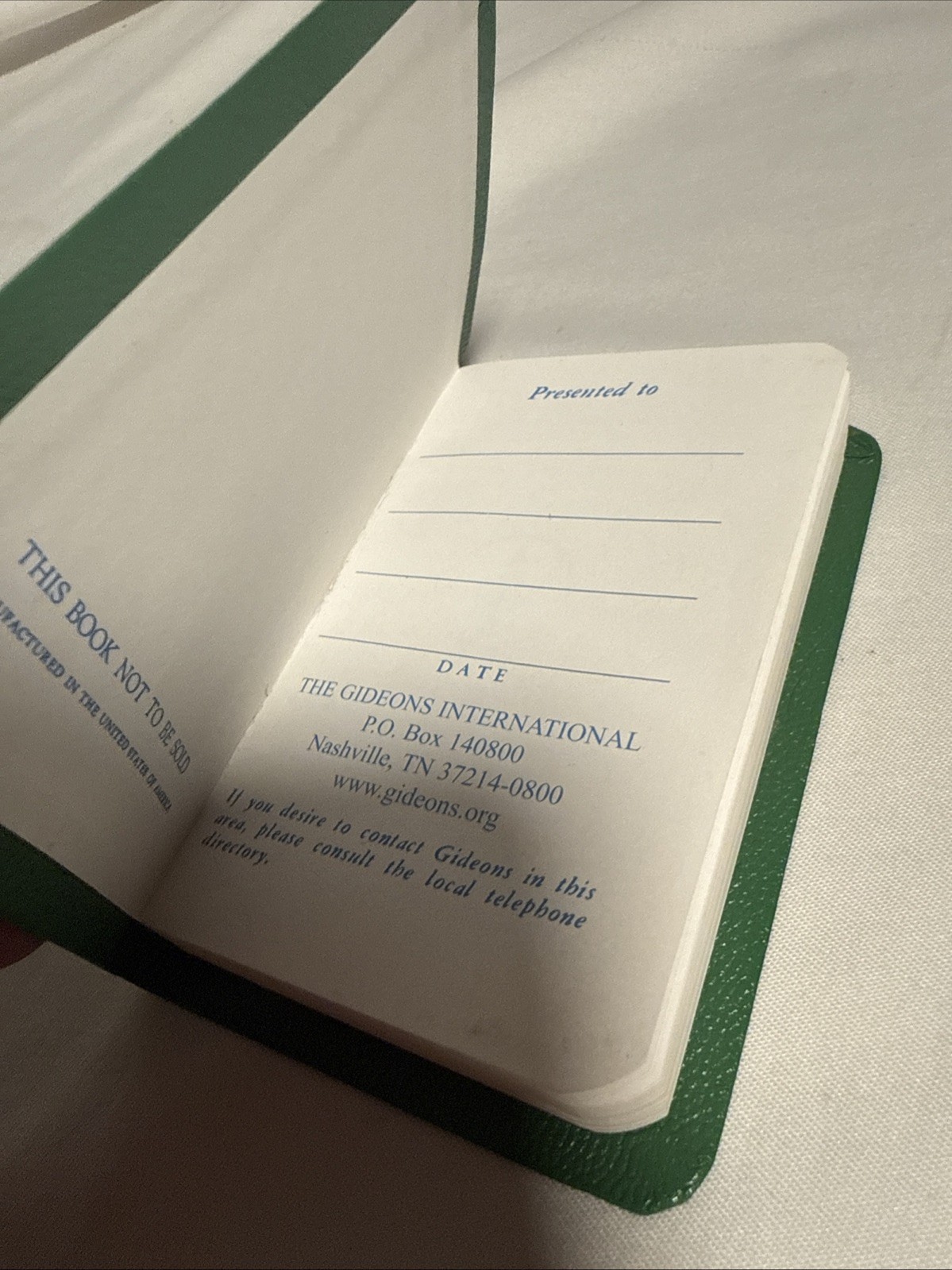 New Testament Pocket Bible Psalms Proverbs. Green Crisp and Tight Unused