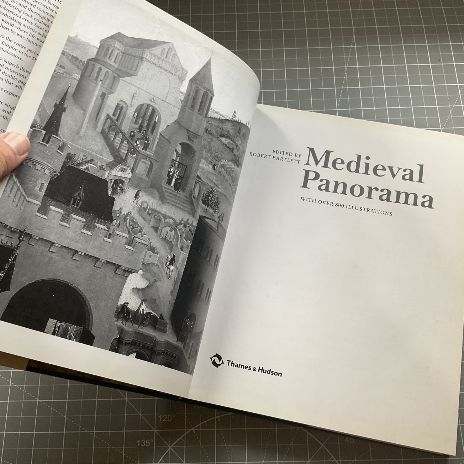 Medieval Panorama by Robert Bartlett 2001 HC/DJ