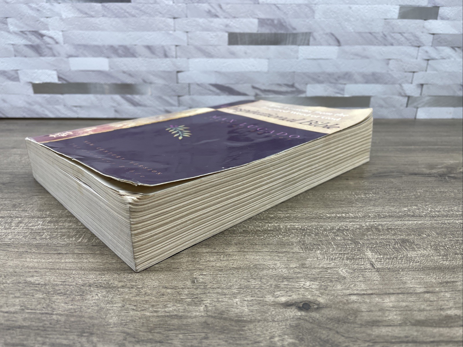 The Inspirational Bible (New Century Version, The Everyday Bible) – ACCEPTABLE