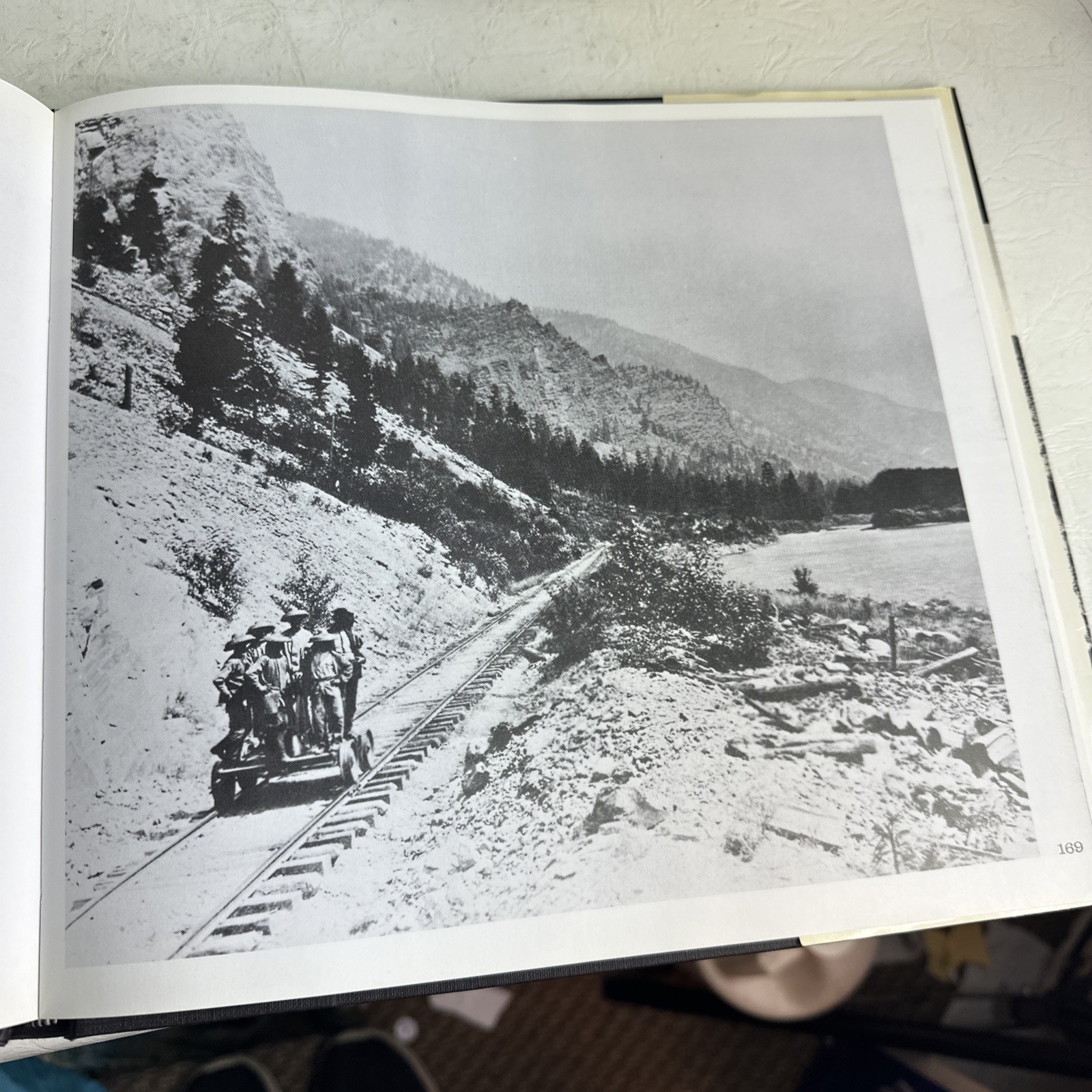 Making ‚ Tracks. The Story of the Transcontinental Railroad 210 Pages 1975