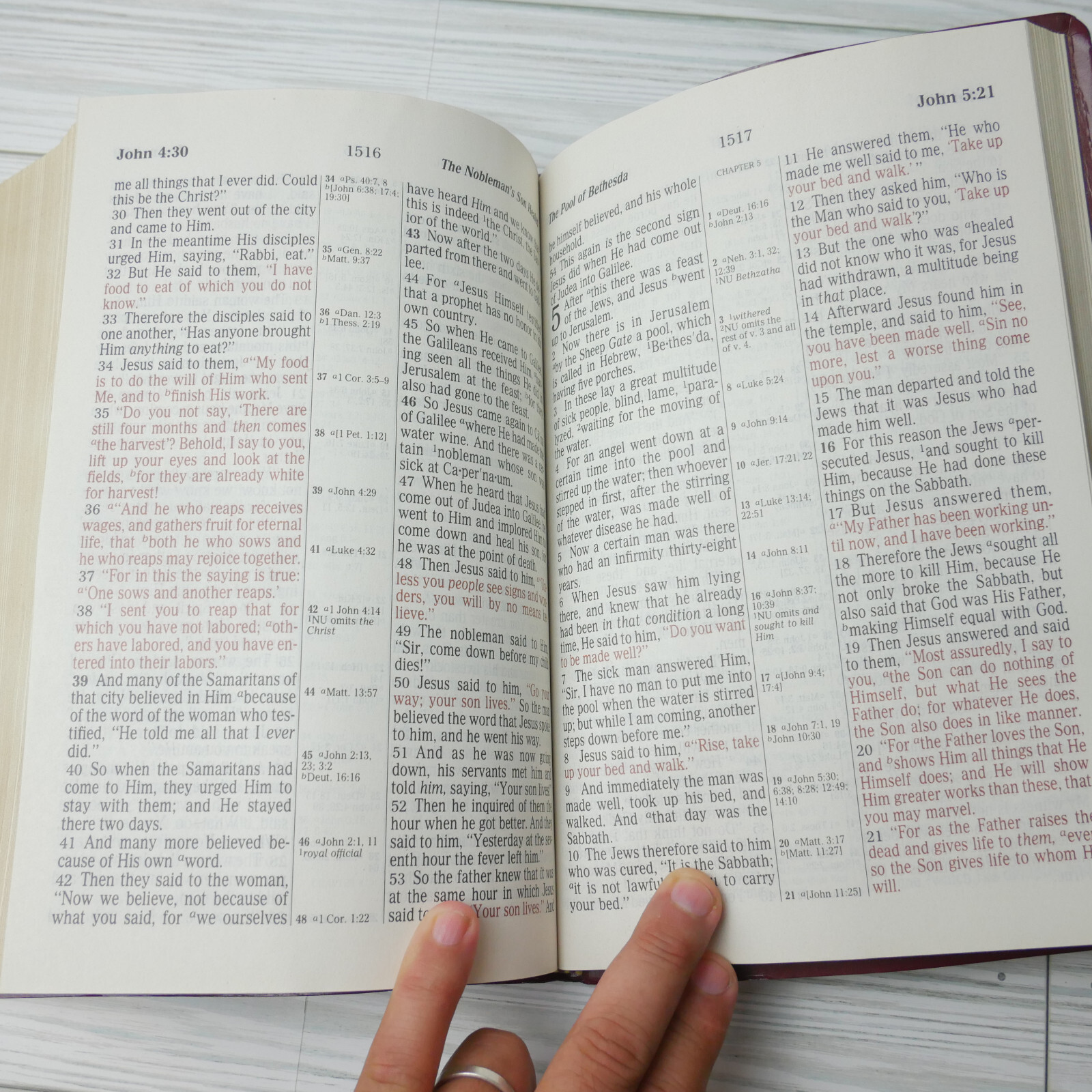 Holy Bible Thomas Nelson New King James Version Words of Christ in Red 1994 READ