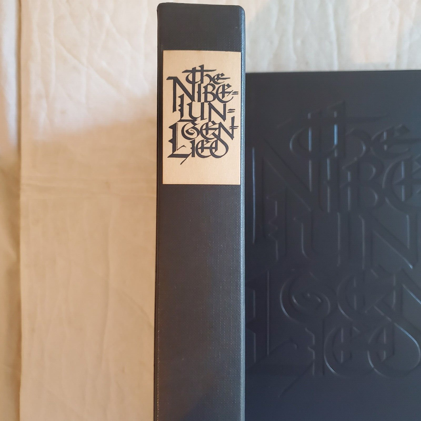 Nibelungenlieo vintage book by the limited edition club 1491 out of 2000 VG