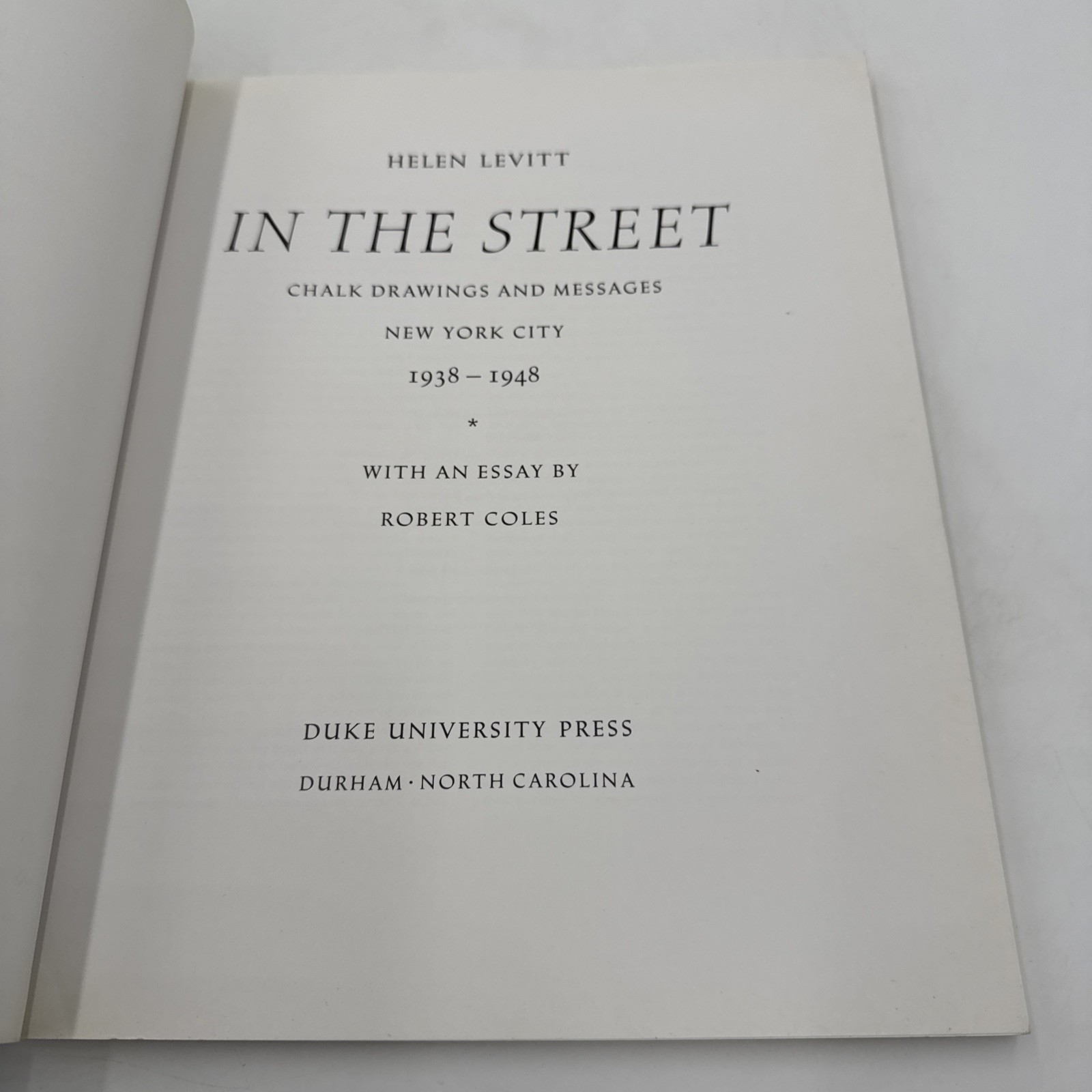 Helen Levitt In The Street 1987 1st Edition PB Chalk Drawings Messages Duke