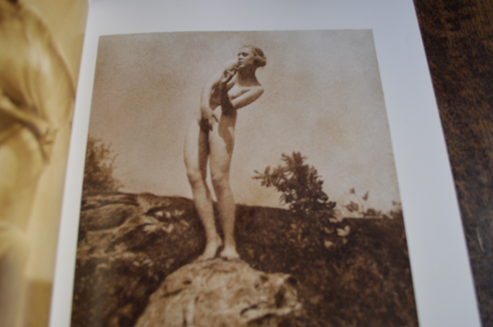 GREEK PHOTOGRAPHER NELLY DRESDEN ATHENS NEW YORK 104 PAGES ENGLISH & GERMAN BOOK