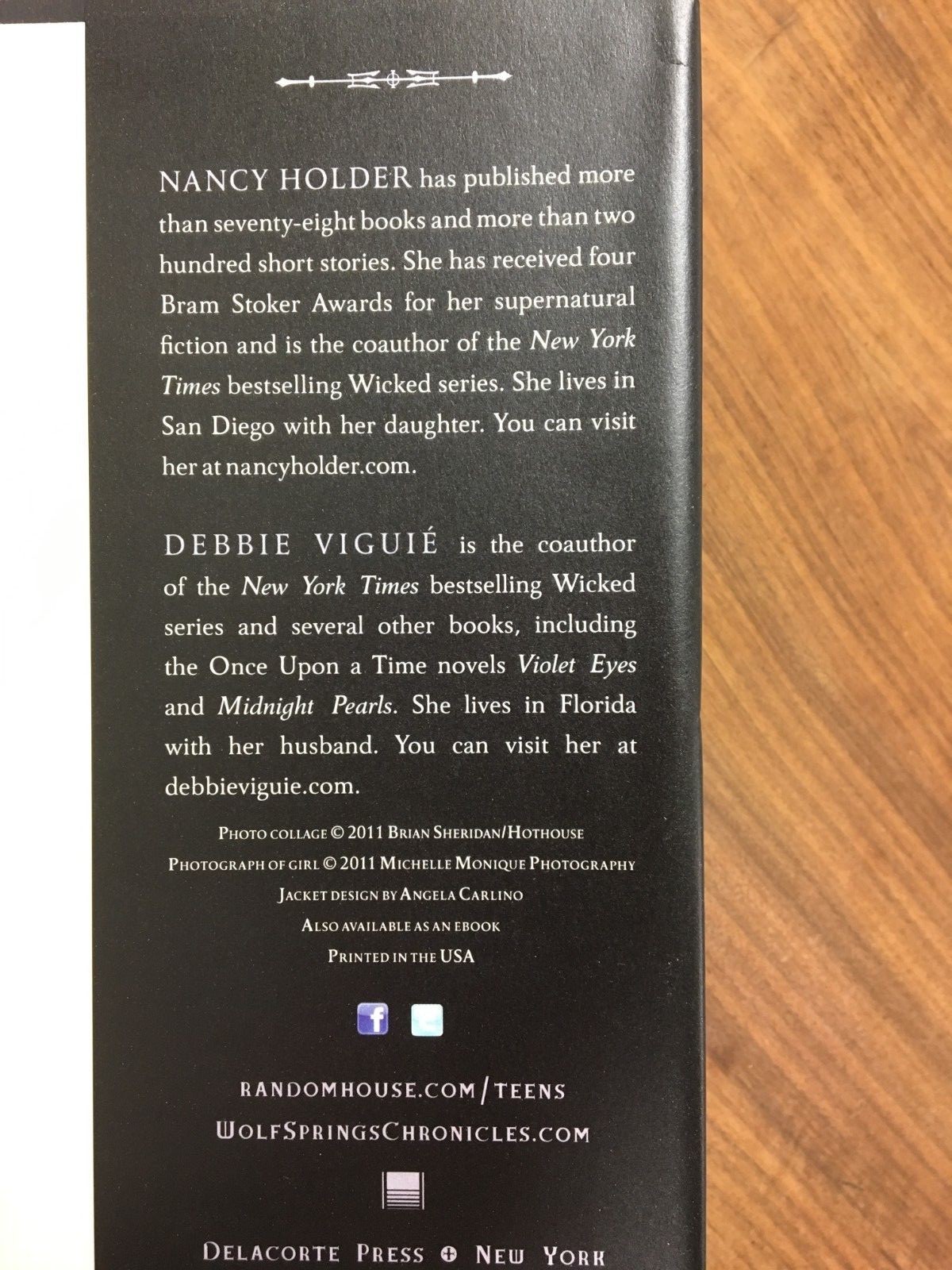 NEW Unleashed by Debbie Viguié and Nancy Holder 383 pages, 2011, Hardcover,