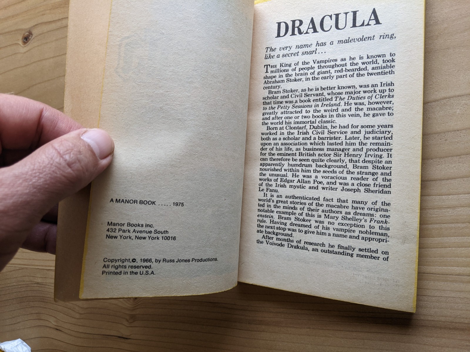 Christopher Lee The Illustrated Dracula , paperback comic Manor Books 1975