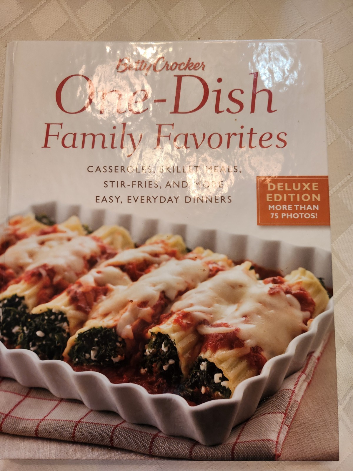 Betty Crocker One Dish Family Favorites Cookbook Hardcover 383 Pages Dinners