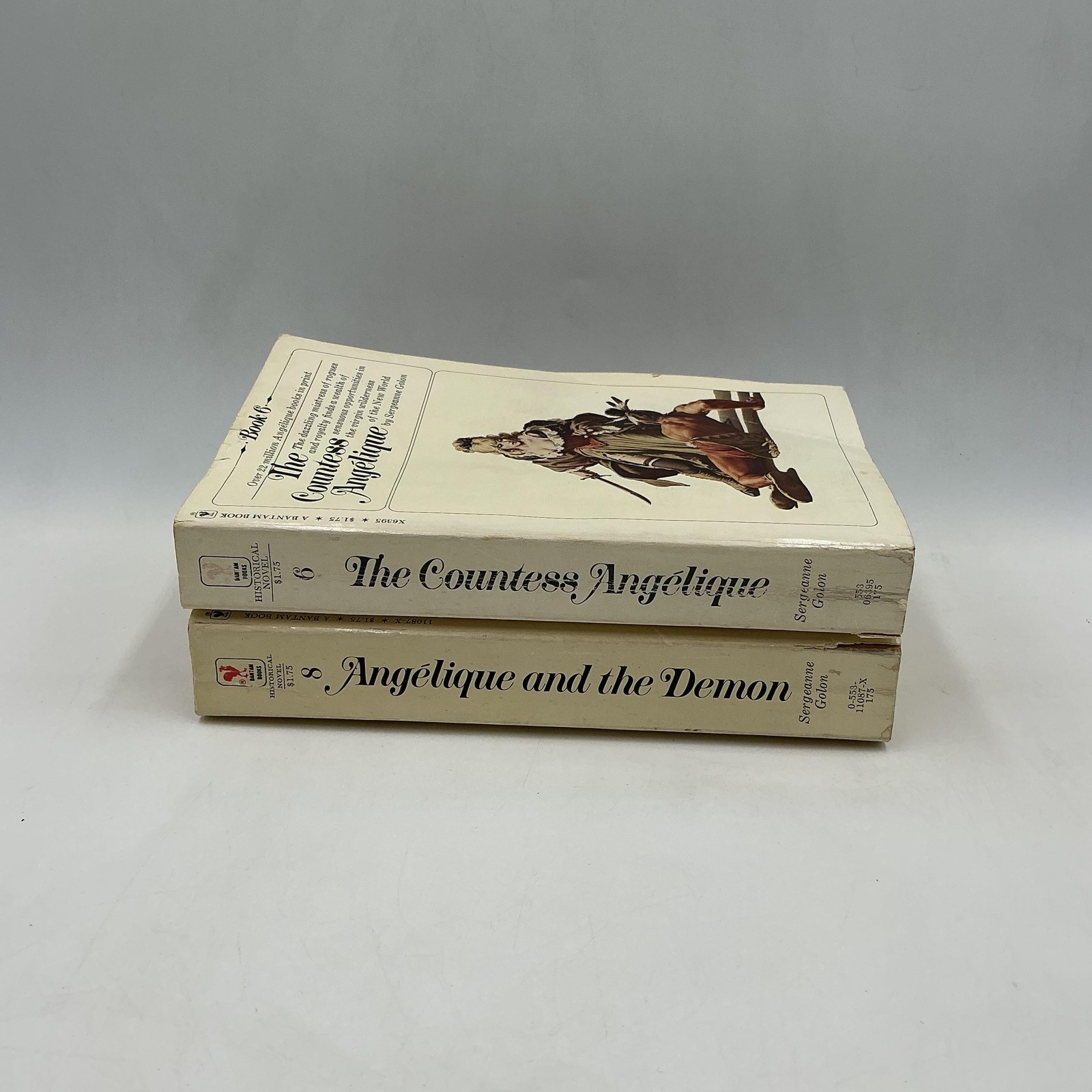 Vintage Angelique Books 6 & 8 Countess Demon Sergeanne Golon Bantam Cream PB USA