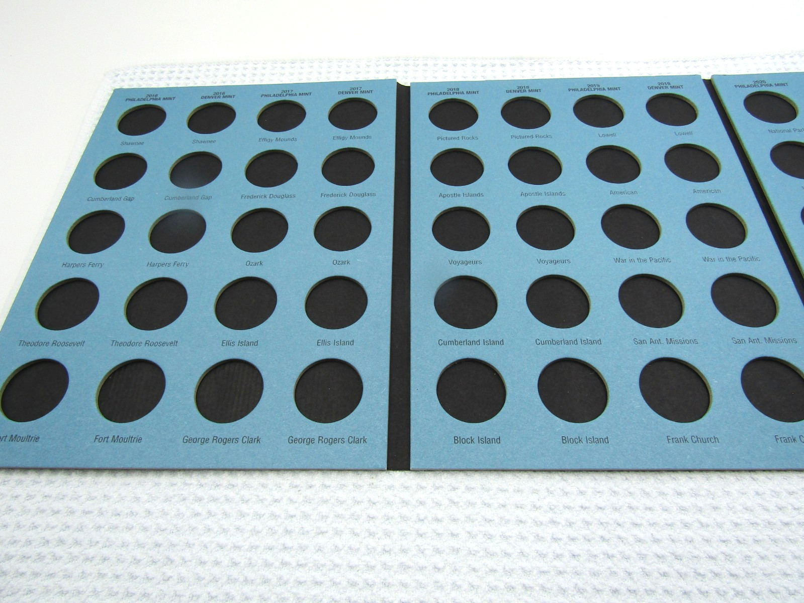Whitman Publishing 2877 National Park Folder – Volume 2 – no coins