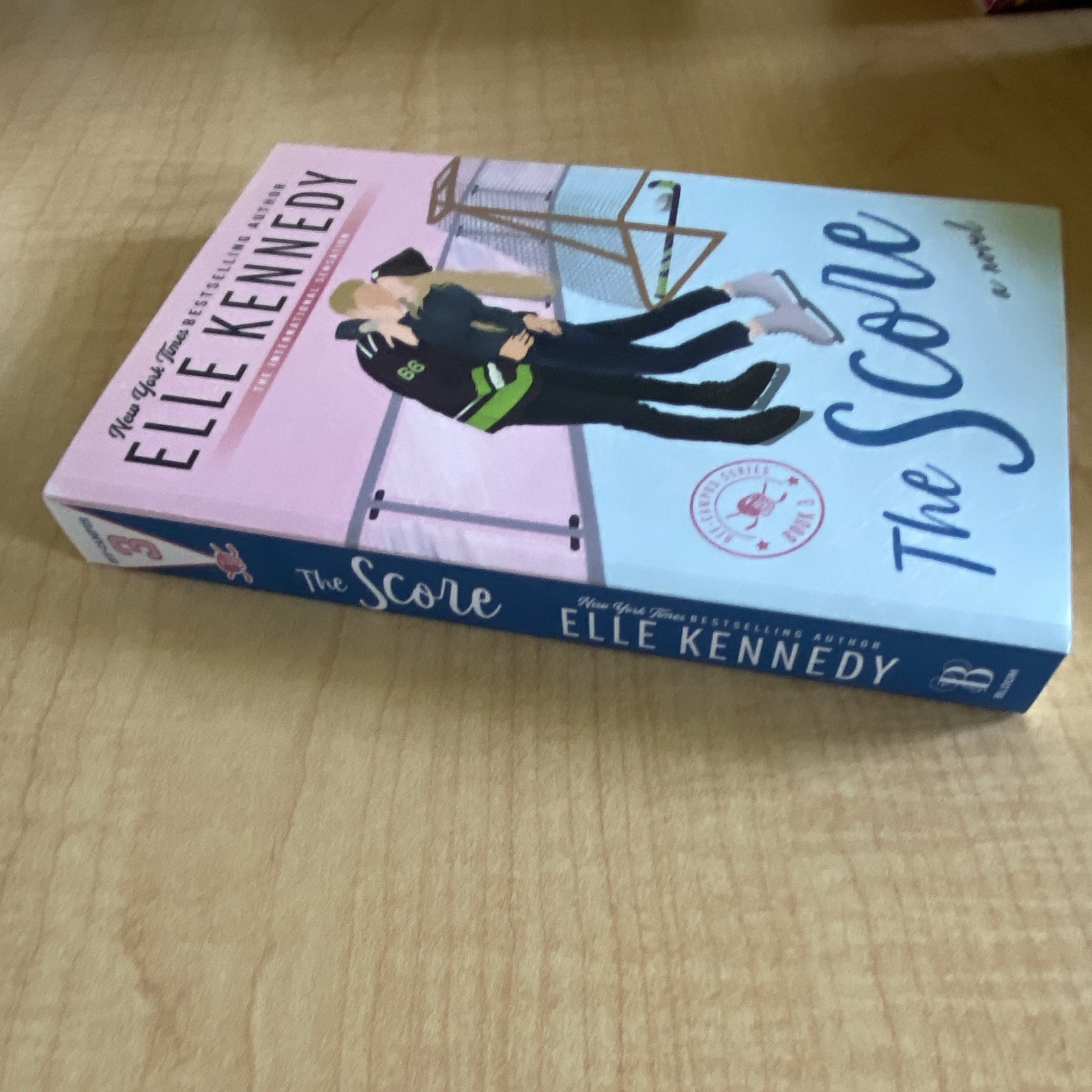 The Score (Off-Campus) by Elle Kennedy, Bloom Books, YA Fiction Novel, PB