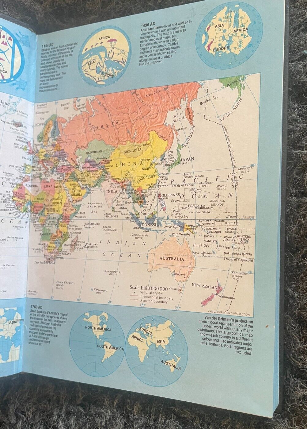 CONCISE EARTH ATLAS. HERALD INTERNATIONAL TRIBUNE. 1992. HARDCOVER. 19 BY 14 CM
