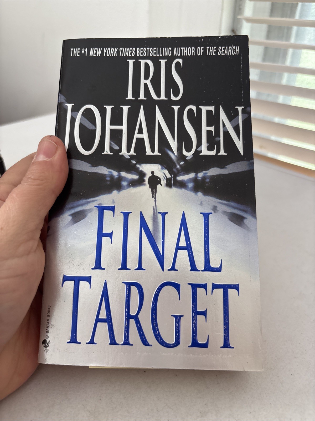 Lot of 10 – Iris Johansen – Dark Summer, Deadlock and More – Free Shipping