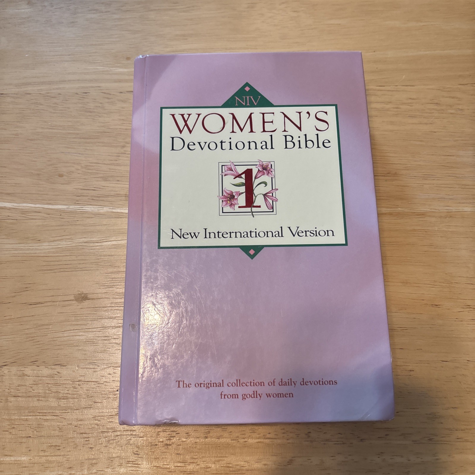 Women’s Devotional Bible by Zondervan Staff (1990, Hardcover)