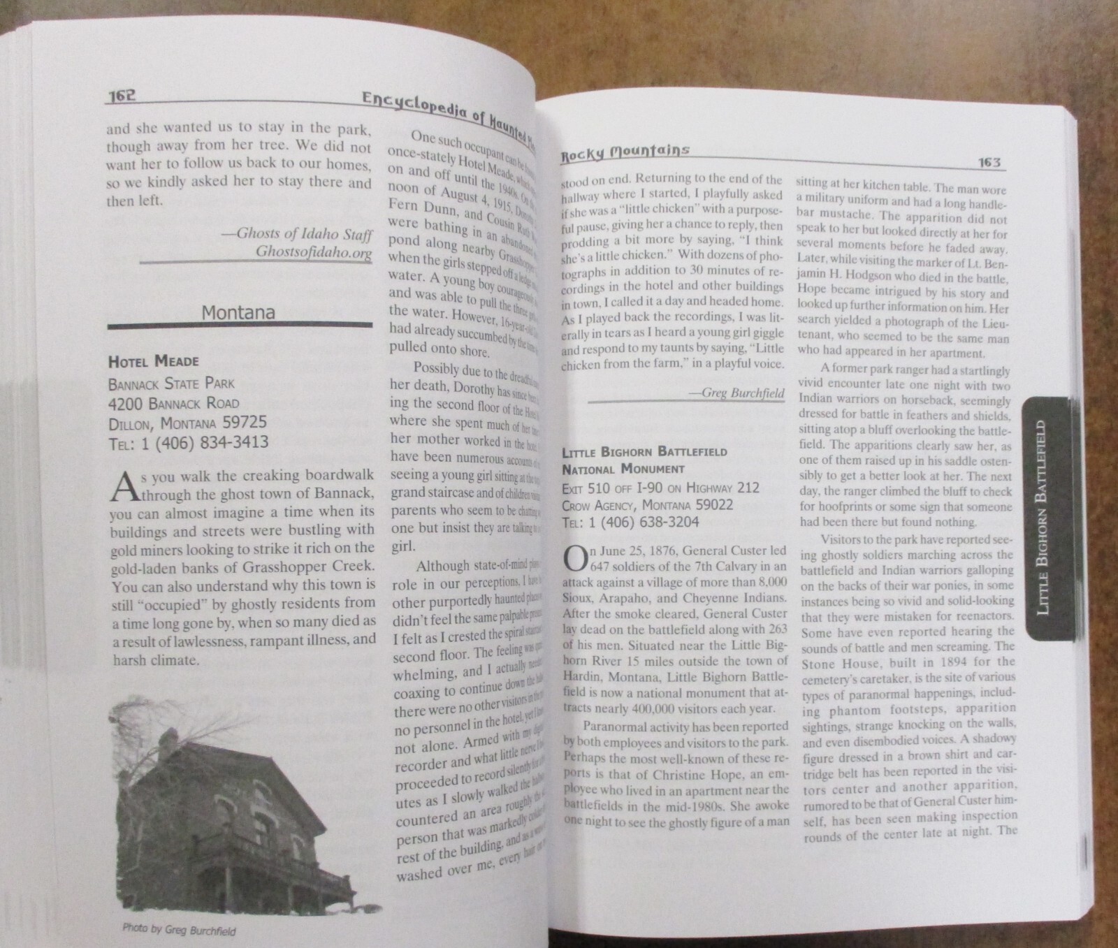 „Encyclopedia of Haunted Places“ Ghostly Locales -Trade Paperback (2005)