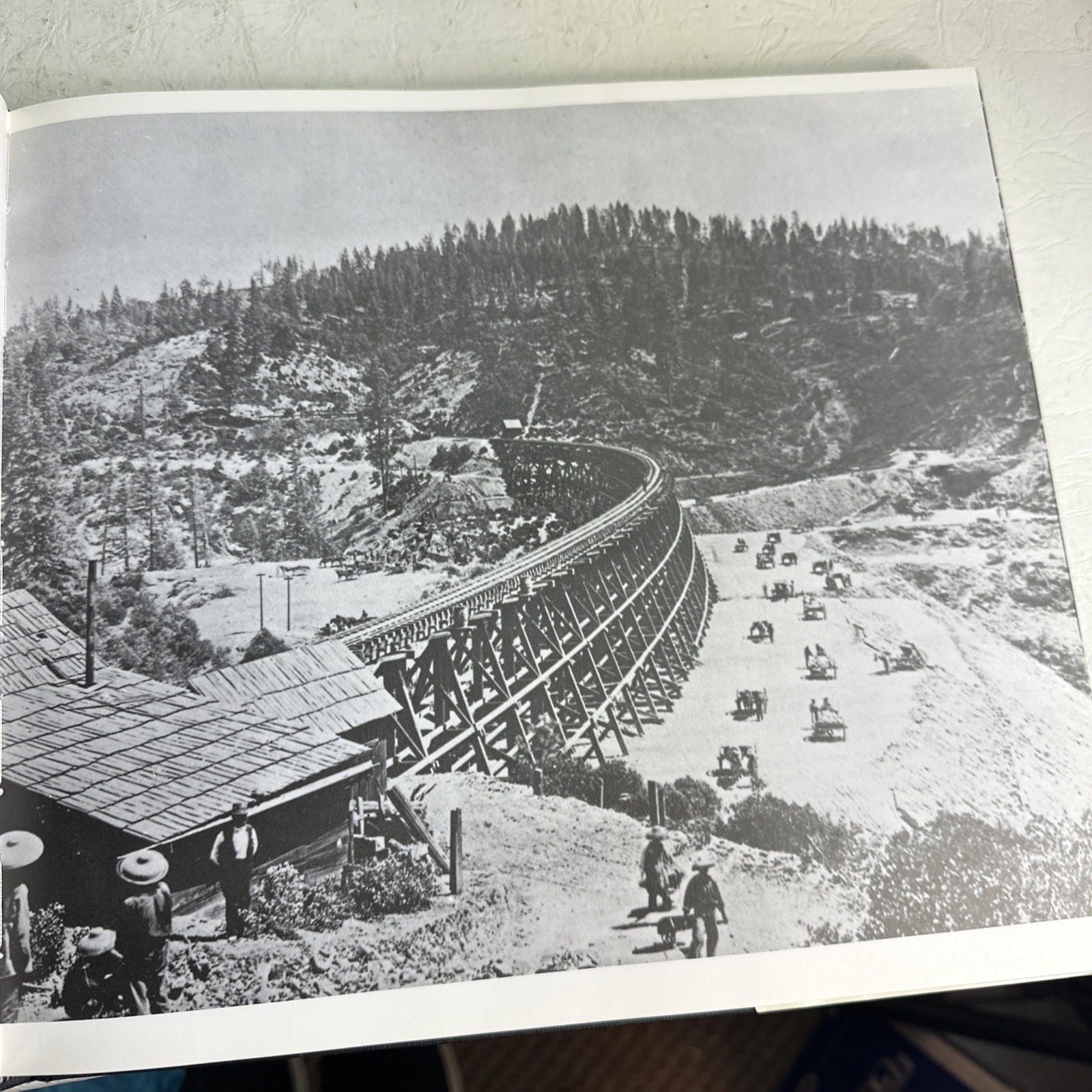Making ‚ Tracks. The Story of the Transcontinental Railroad 210 Pages 1975