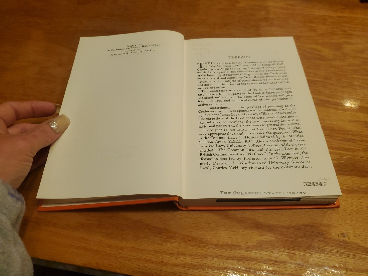 Harvard Tercentenary Public.: The Future of the Common Law by Pound 1965 HC