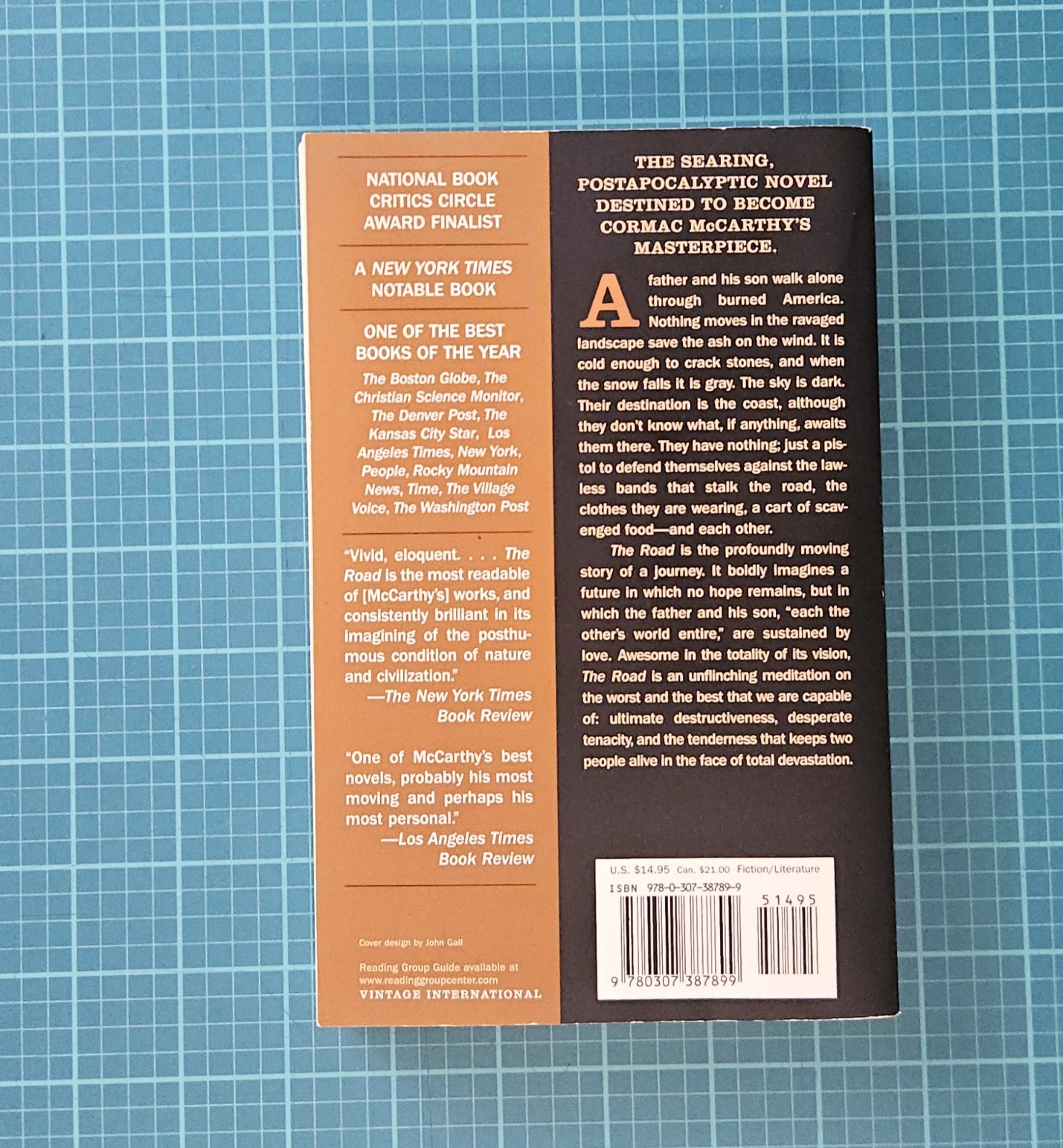 Cormac McCarthy – The Road – Paperback – Vintage International First Printing