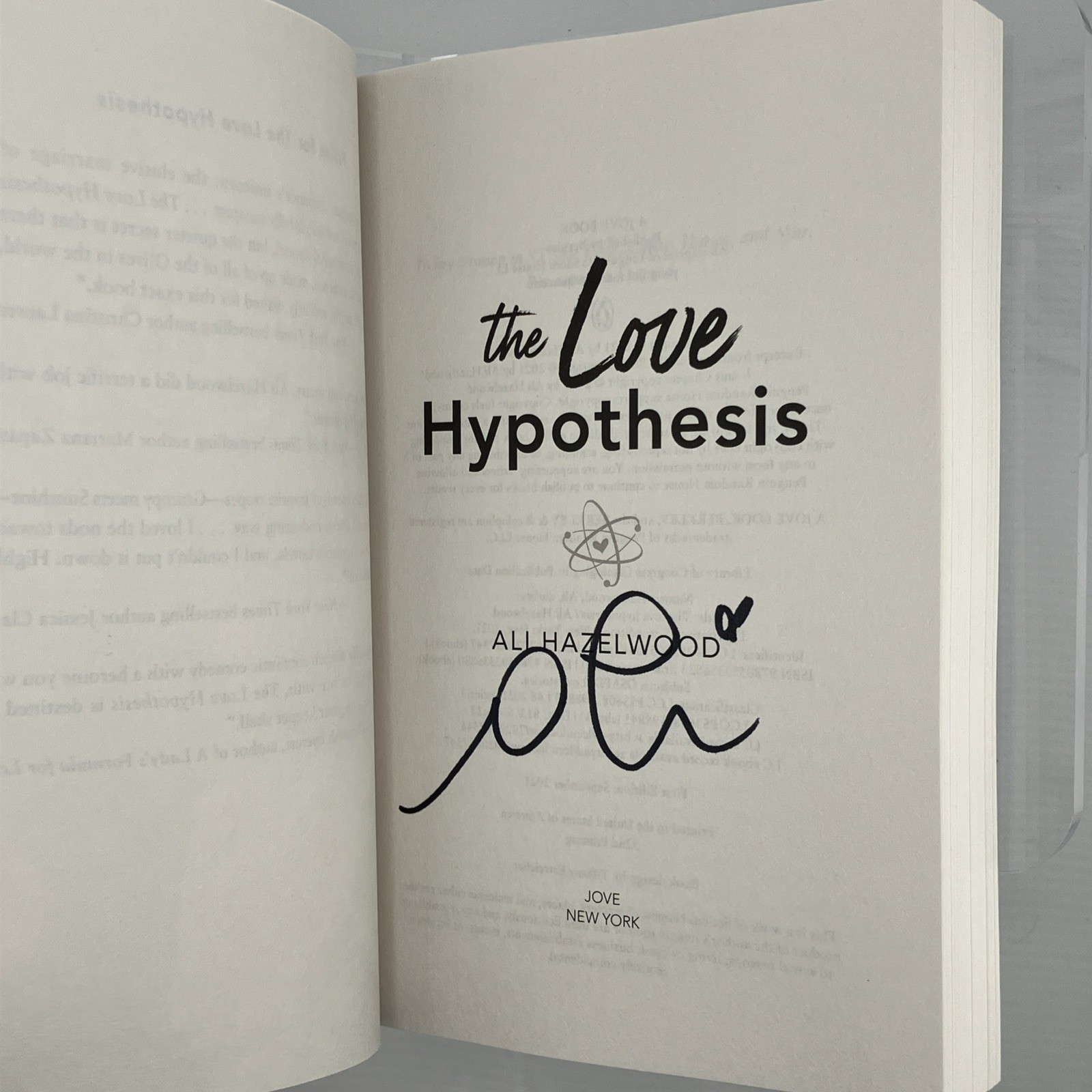 SIGNED by Ali Hazelwood 5-Book Bundle. Love Hypothesis, Love on the Brain & more