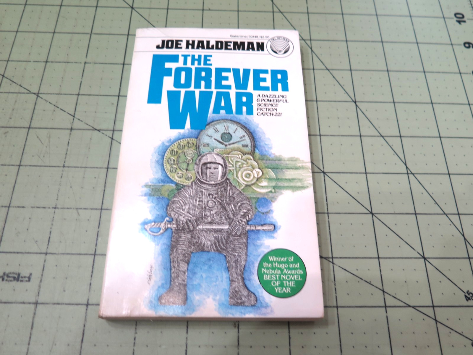 THE FOREVER WAR by Joe Haldeman 1981 DEL REY PB Printing HUGO & NEBULA WINNER!